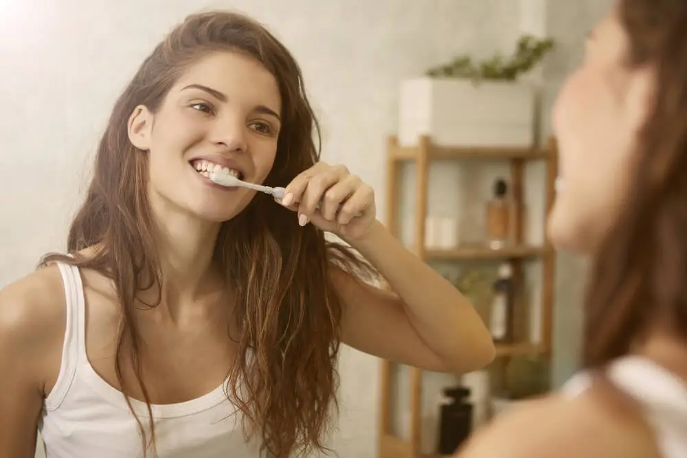 Mantenha a Gengivite Afastada com uma Boa Higienização
