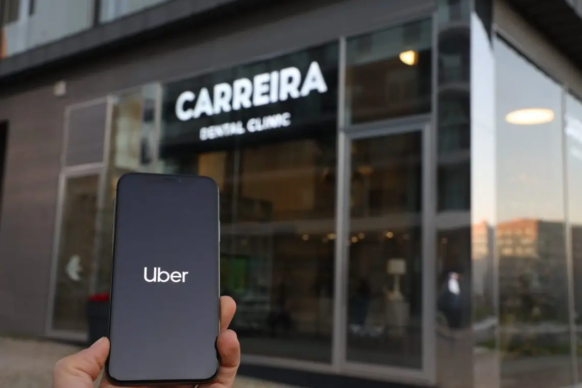 Consulta na Carreira Dental Clinic? Nós chamamos um Uber para si!