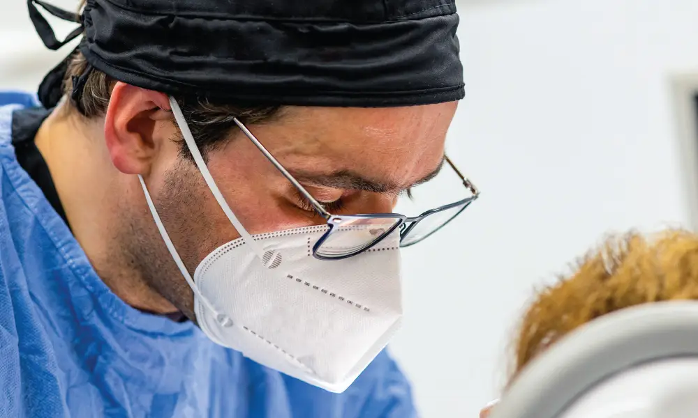 Periodontologia: 5 dicas para combater o principal inimigo das doenças periodontais