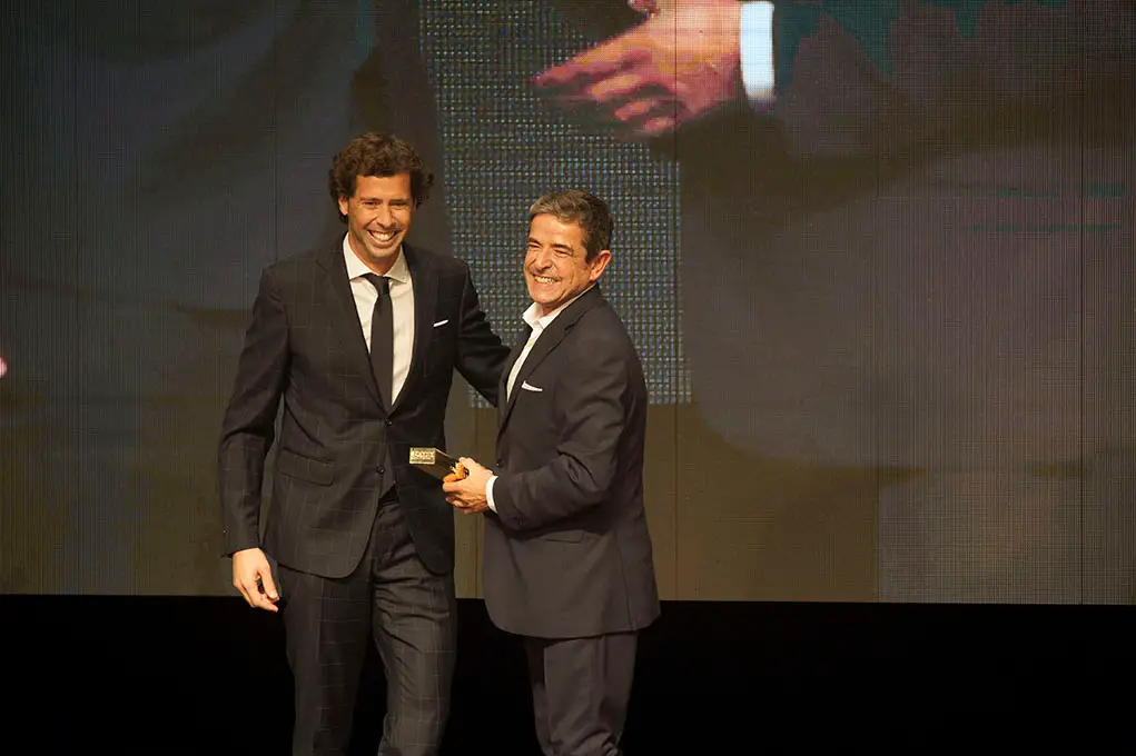 Adriano Carreira entrega Litoral Award a José Águaluza