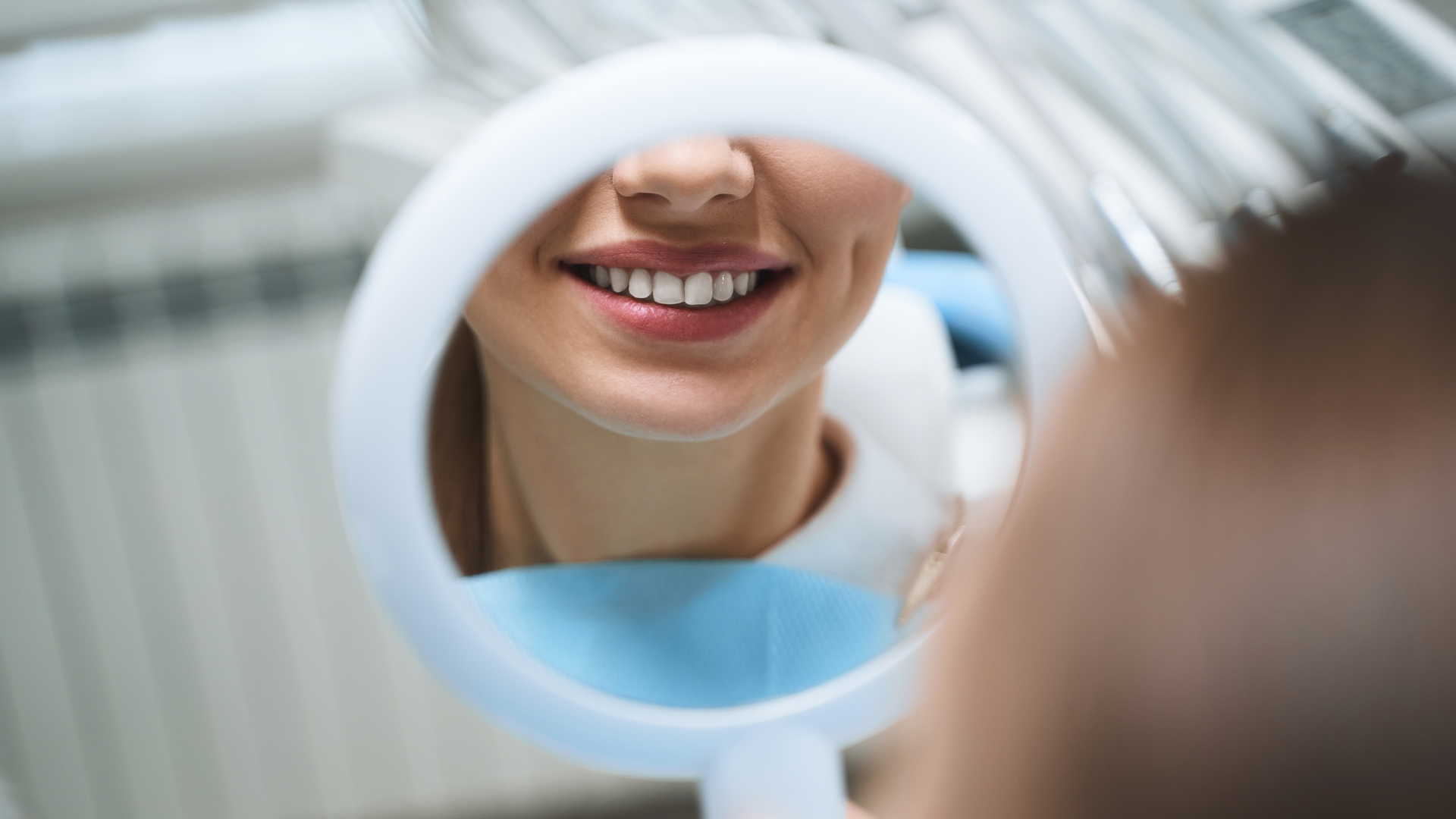 A reabilitação e estética dentária: Um novo sorriso, uma nova vida A reabilitação e estética dentária: Um novo sorriso, uma nova vida